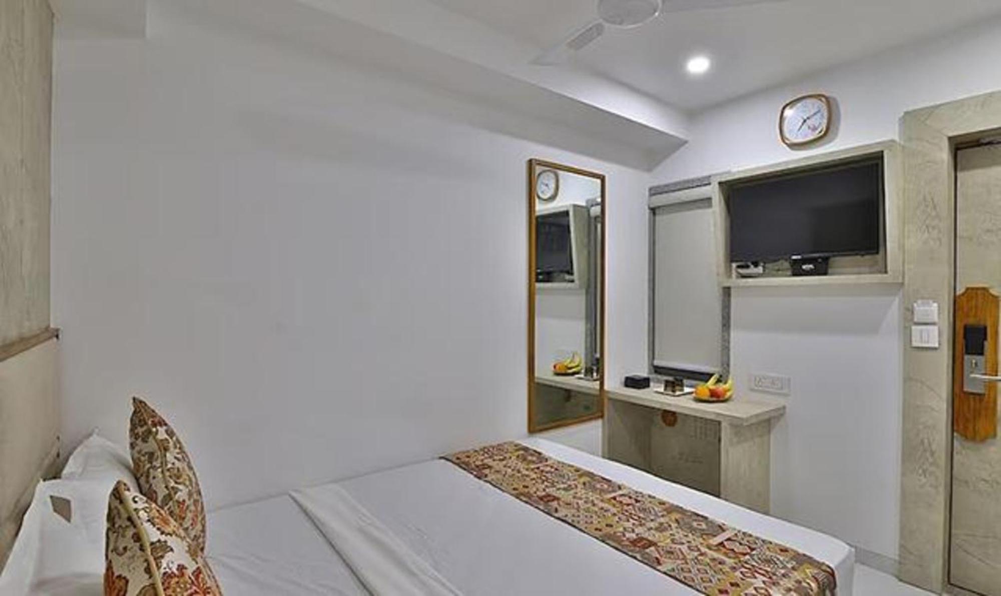 Fabhotel Prime Legend Сурат Экстерьер фото